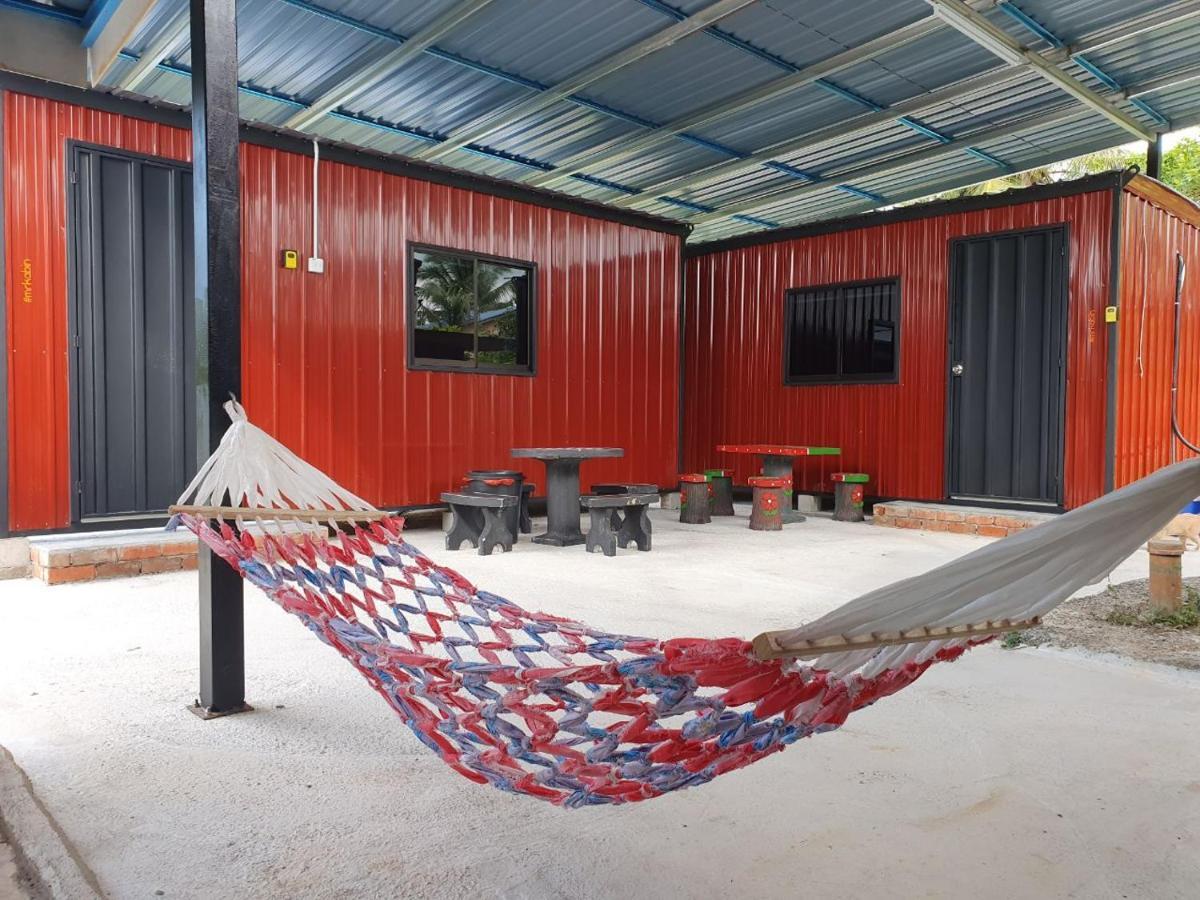 Padang Besar Red Cabin Homestay Bagian luar foto
