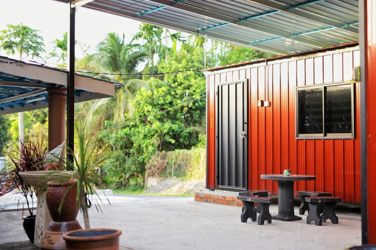 Padang Besar Red Cabin Homestay Bagian luar foto