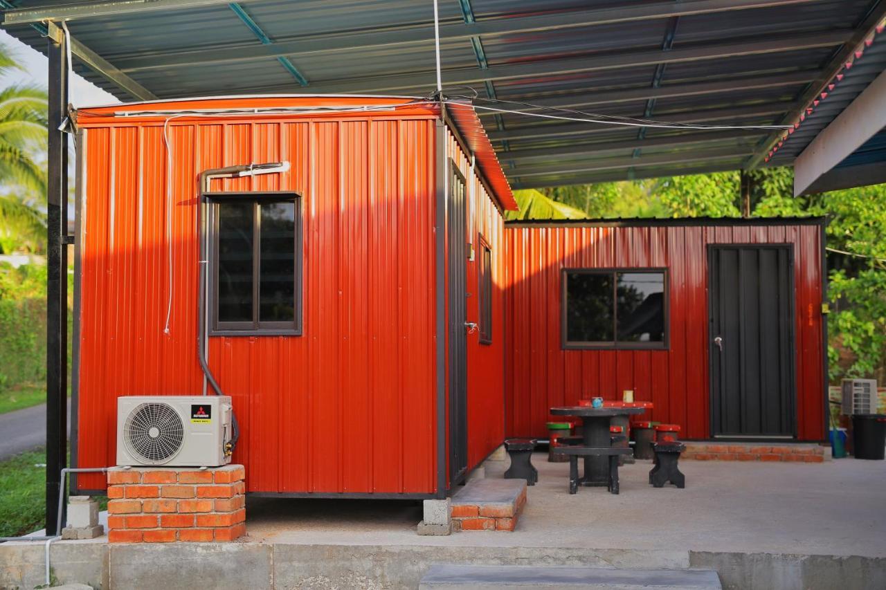 Padang Besar Red Cabin Homestay Bagian luar foto